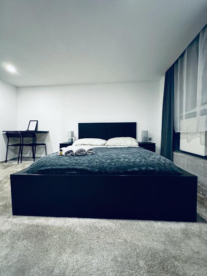 Deluxe Minimal * Budapest