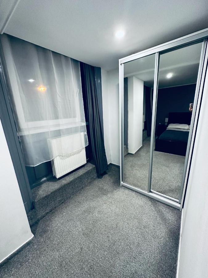 Deluxe Minimal Apartment